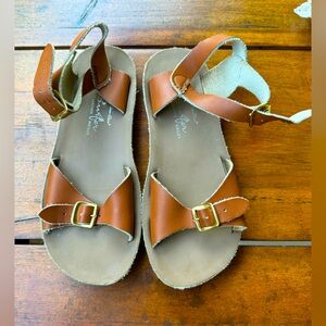 Sun-San surfer sandal in tan. Youth Size 2. Fantastic condition